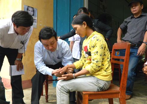 Mặc dù tháng 10/2011 đoàn công tác của Bộ y tế đã về xã Ba Điền, huyện miền núi Ba Tơ(Quảng Ngãi) khảo sát, thu thập thông tin và thăm khám người dân mắc bệnh tổn thương da