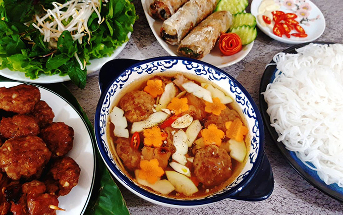 Bún chả - một đặc sản đặc trưng của ẩm thực Hà Nội, từng được National Geographic bình chọn là một trong 10 món ăn đường phố ngon nhất thế giới. Ảnh: Bùi Thủy.