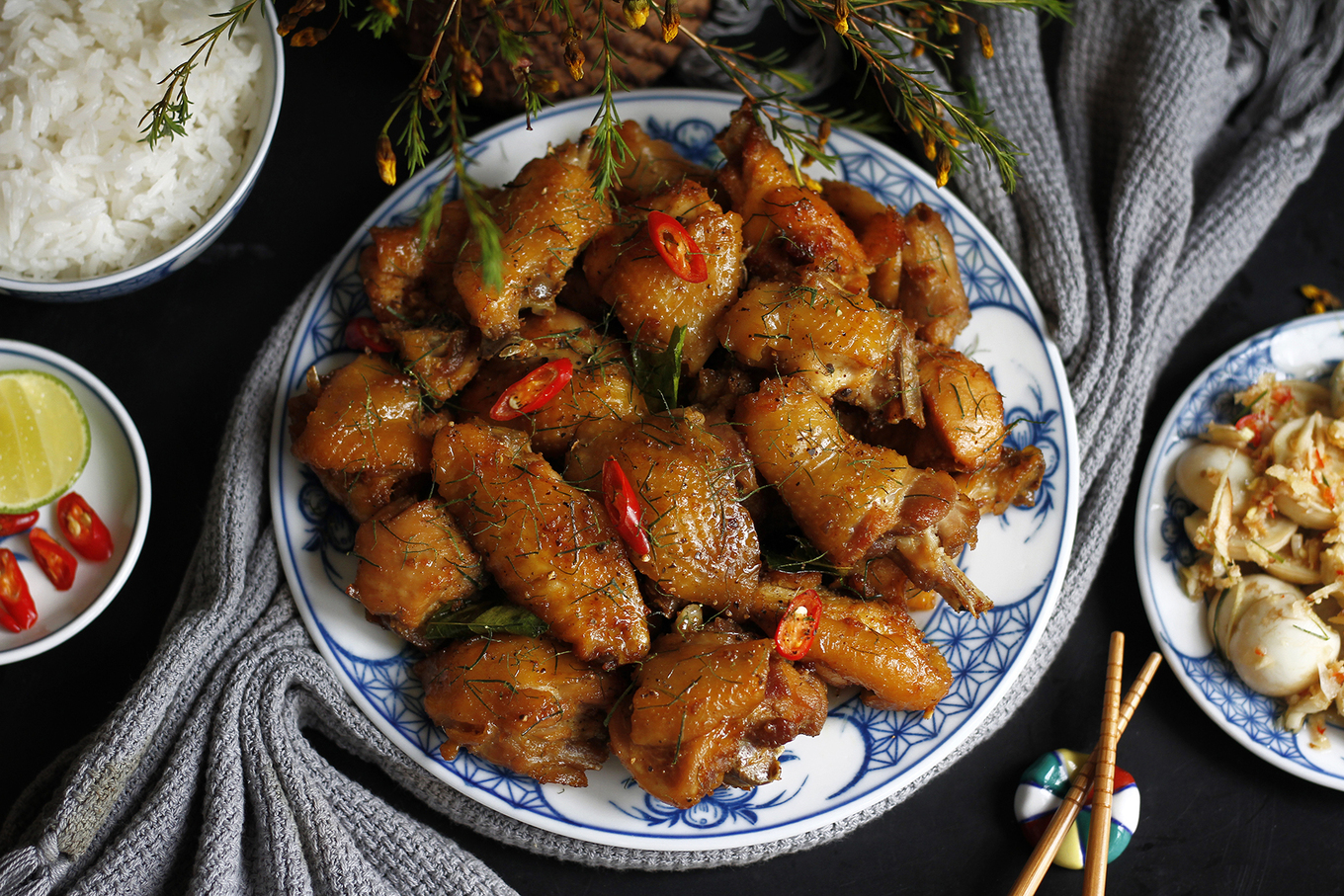 Cách làm gà rang lá chanh cho ngày giao mùa