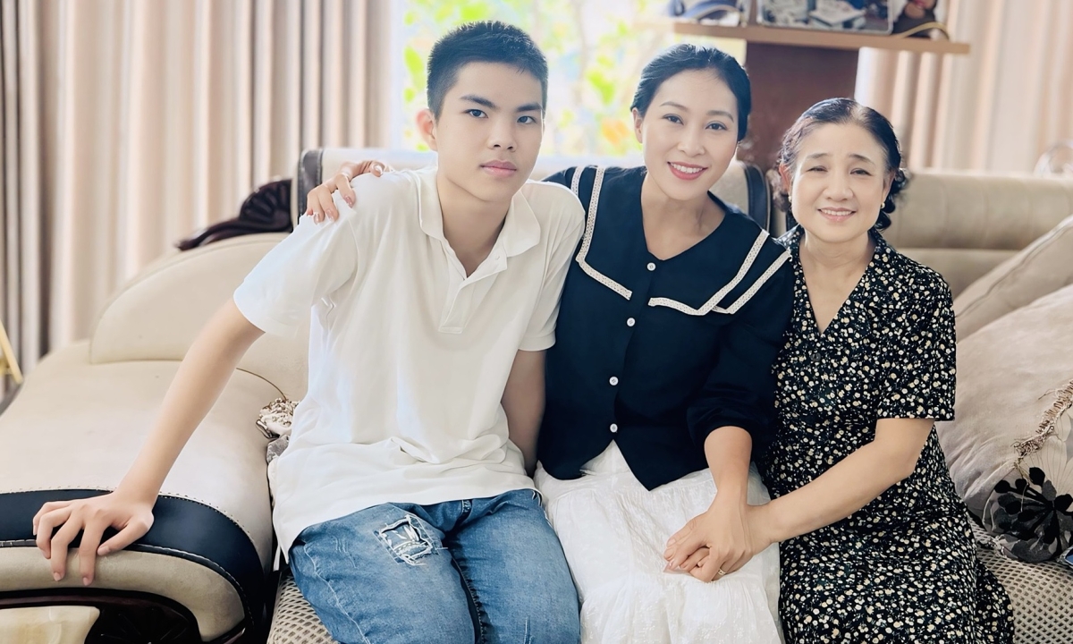 Đường trở thành thủ khoa của cậu bé "có cha mẹ cũng như không"