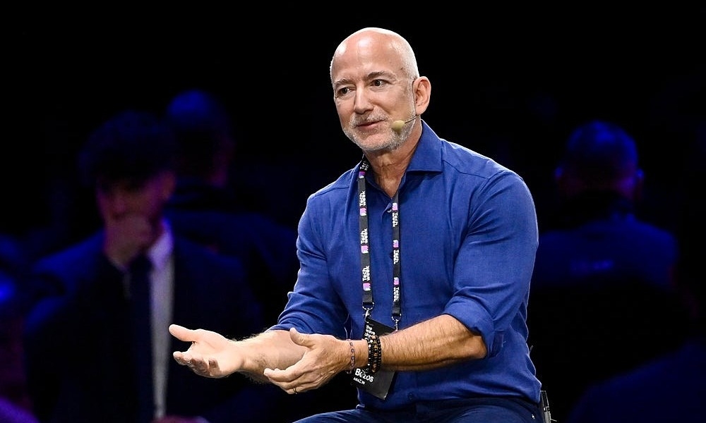 Tỷ phú Jeff Bezos: 'Đừng bỏ học để thành Bill Gates'