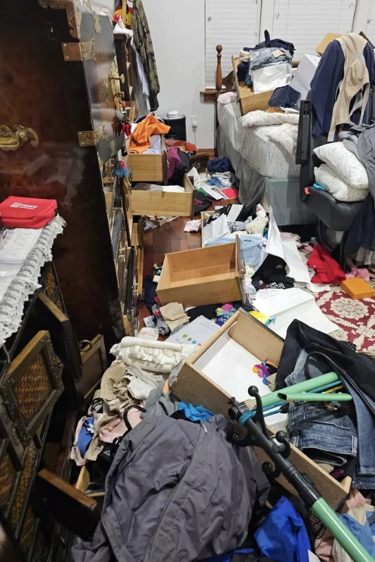 Căn nhà bừa bộn của gia đình ông Kim ở Eugene, bang Oregon sau vụ trộm. Ảnh: Chong Man Kim