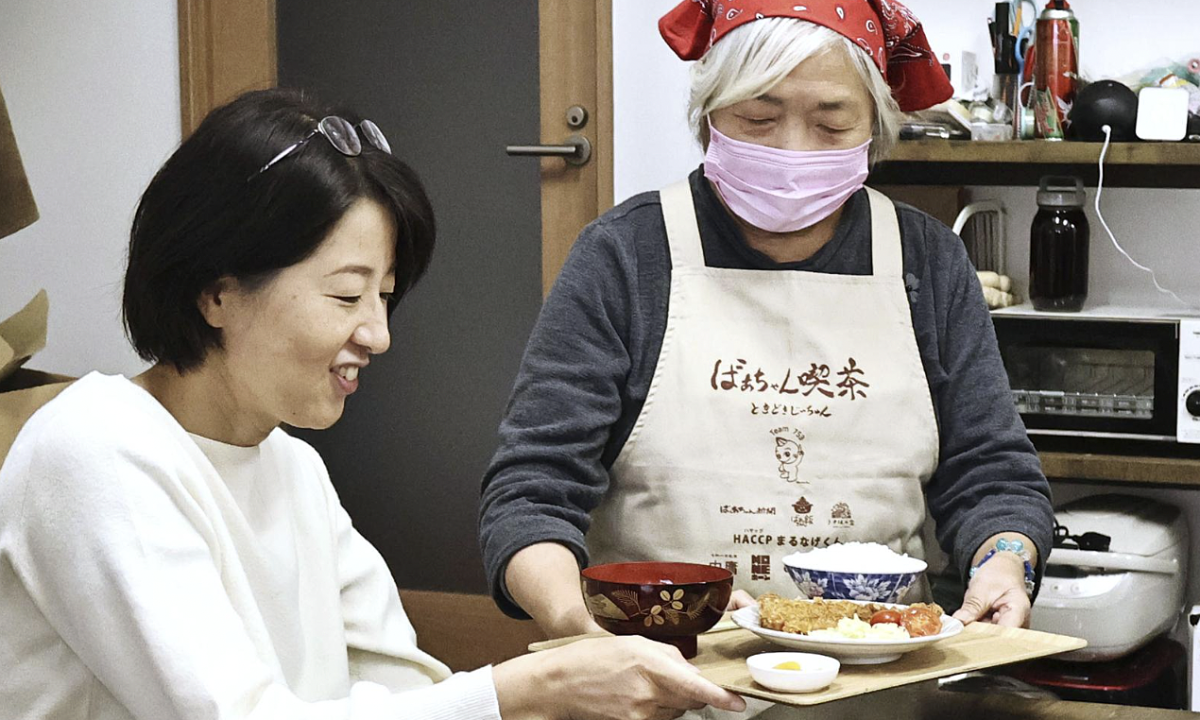 Nhà hàng chỉ tuyển người trên 75 tuổi