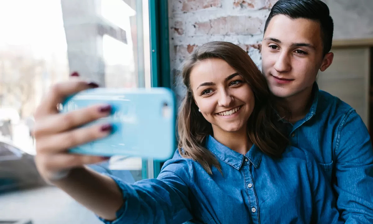 Đẹp trai có lợi hơn xinh gái