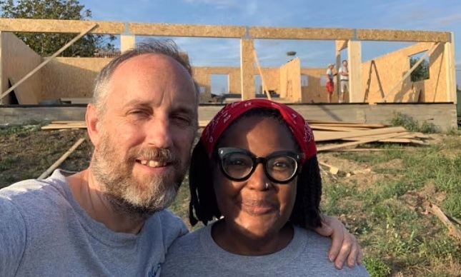 Cái giá của 10 năm 'đưa nhau đi khắp thế gian'