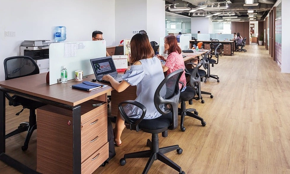 Lý do nhân viên văn phòng 'xuống sắc' sau vài giờ