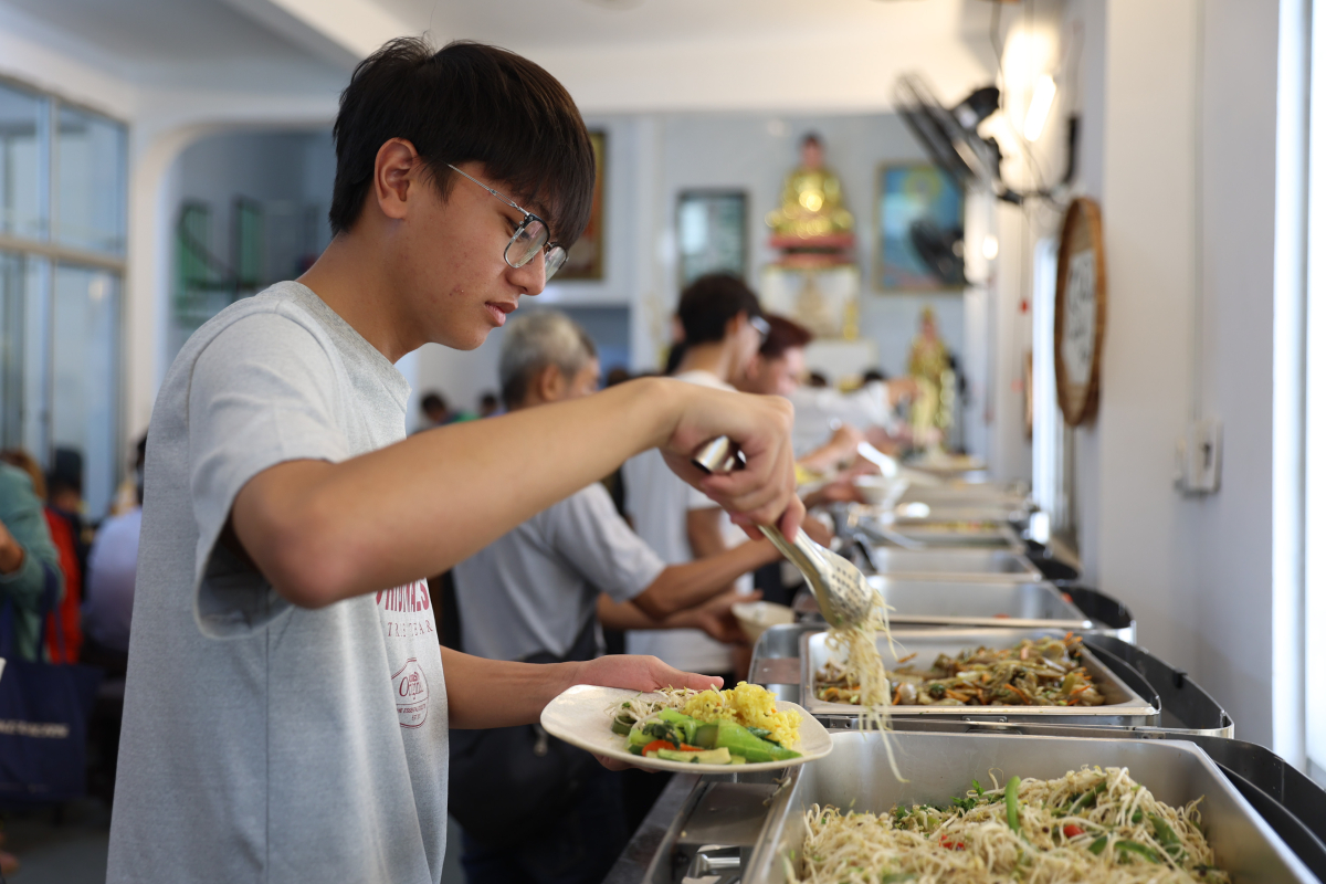 Quán buffet trả tiền tuỳ tâm của người phụ nữ quê Sóc Trăng