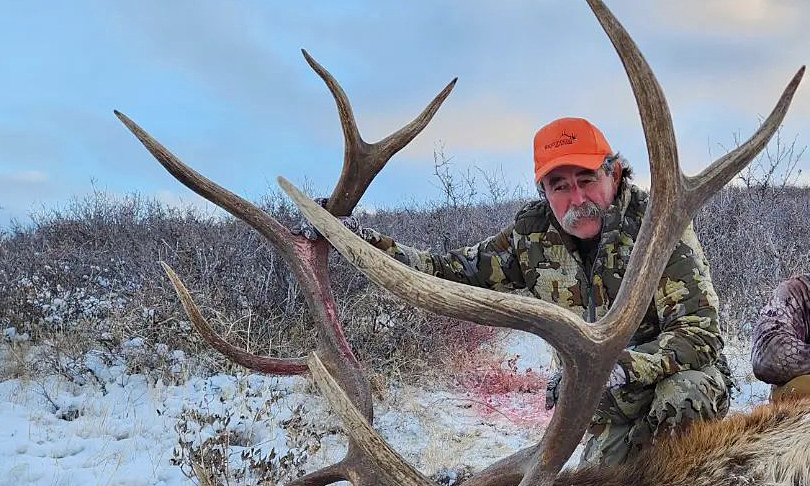 Triệu phú Mỹ mất mạng dưới chân bầy voi rừng châu Phi