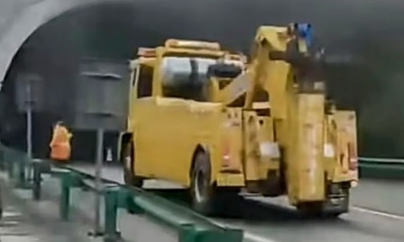 Chàng trai gọi từ biệt mẹ khi vào đường hầm cứu người