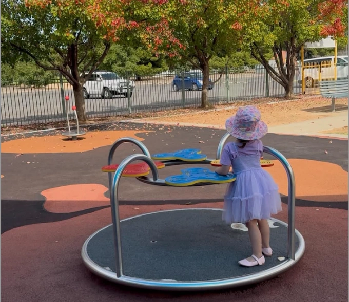 Con gái chị Ngô Thị Bắc trong khu vui chơi ở Melbourne, Australia. Ảnh: Nhân vật cung cấp