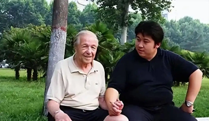 Ông Hans và Song Yang ở Trịnh Châu, Trung Quốc. Ảnh: 163