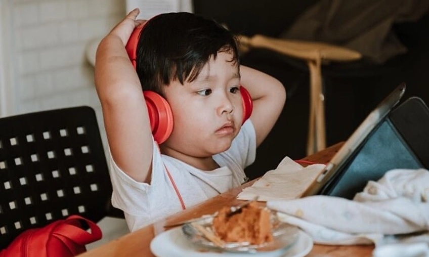 Trẻ sa bẫy cờ bạc từ game trên iPad, smartphone