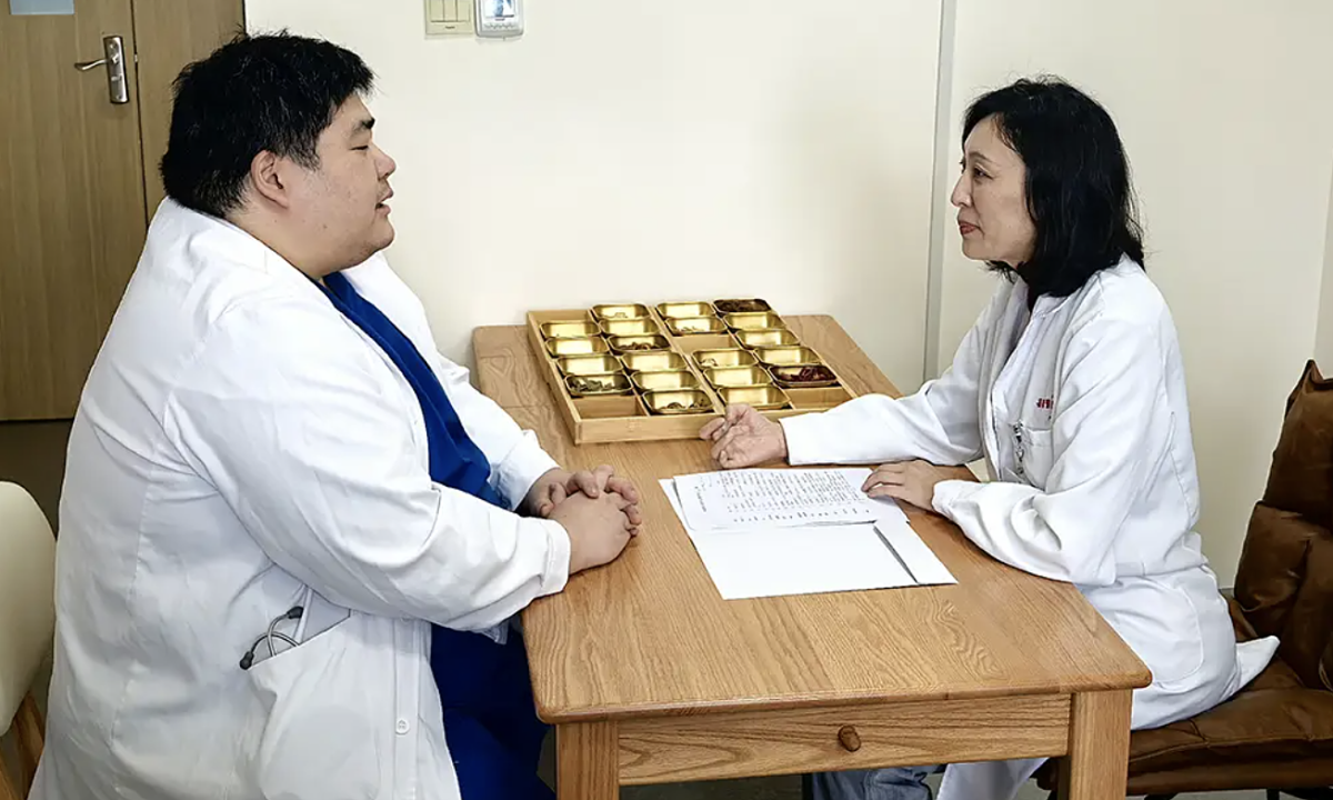 Nỗi khổ của bác sĩ nặng 150 kg