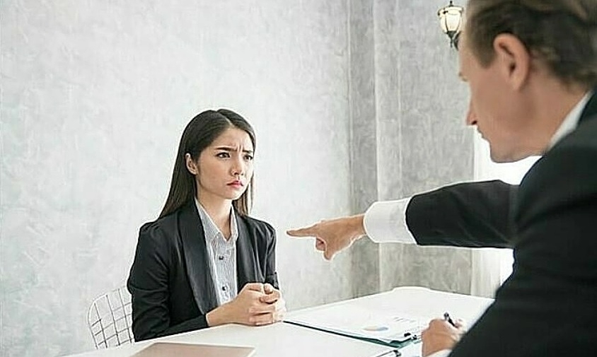 7 dấu hiệu môi trường làm việc độc hại lộ diện ngày đầu