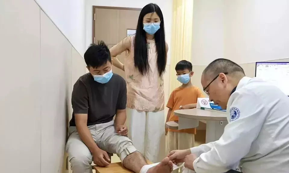 'Người hùng' bốn năm trước lại xả thân cứu người