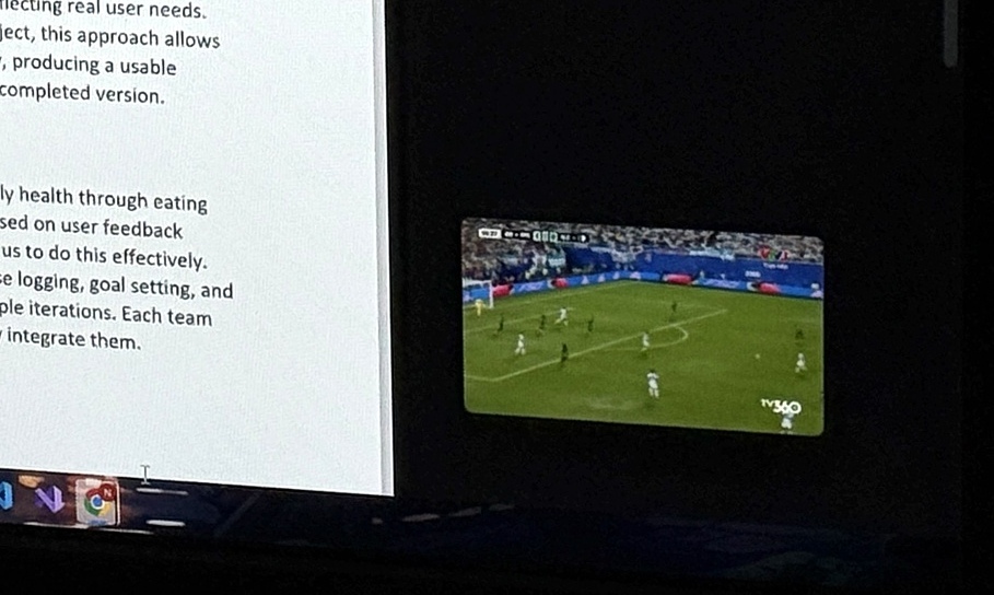 Dân văn phòng lách luật xem World Cup