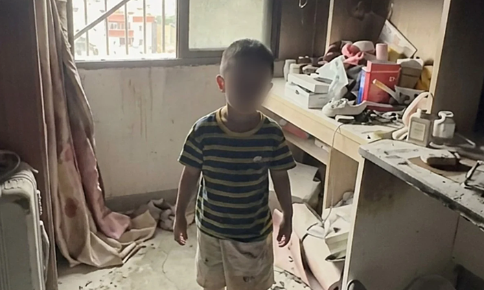 Ông bố được khen vì cách xử lý khi con làm cháy nhà
