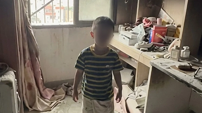 Ông bố được khen vì cách xử lý khi con làm cháy nhà