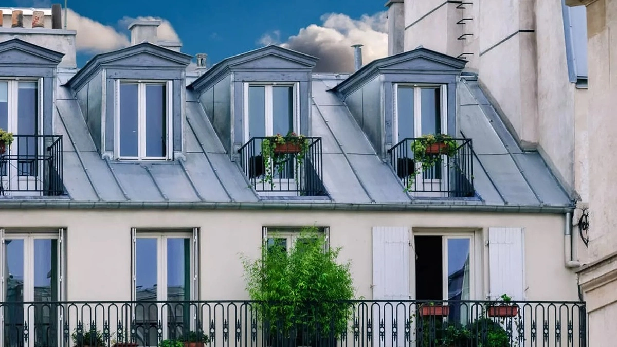 Sống mòn trong những căn hộ áp mái ở Paris