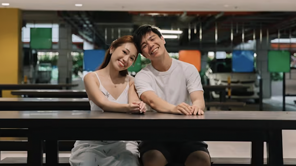 Vợ chồng trẻ Singapore kết hôn nhưng không sống chung