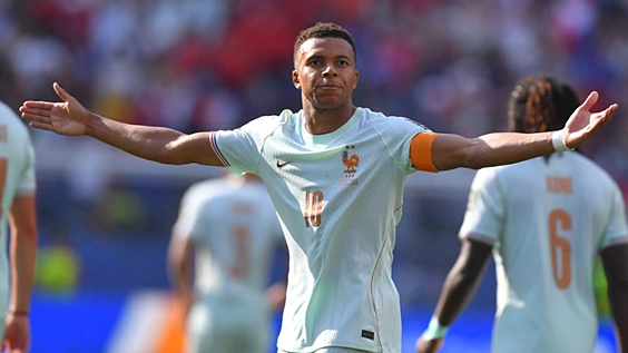 Cách gia đình quản lý sự nghiệp của Mbappe