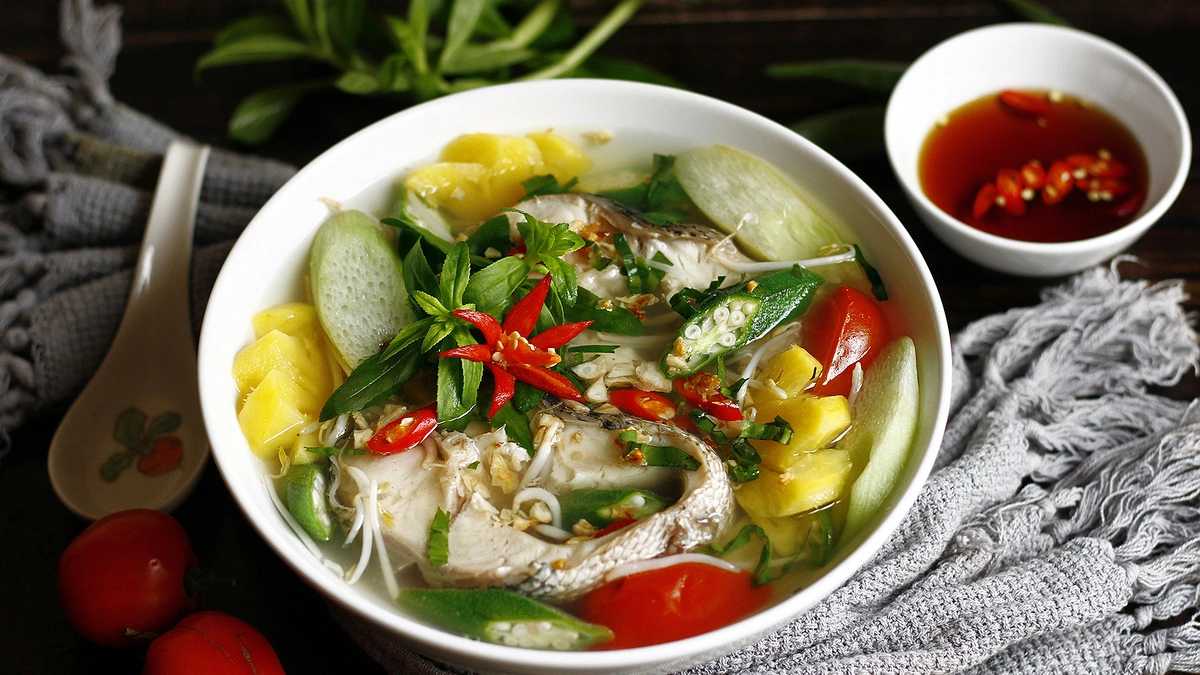 Lúc nào dùng me, chanh và thơm trong canh chua?