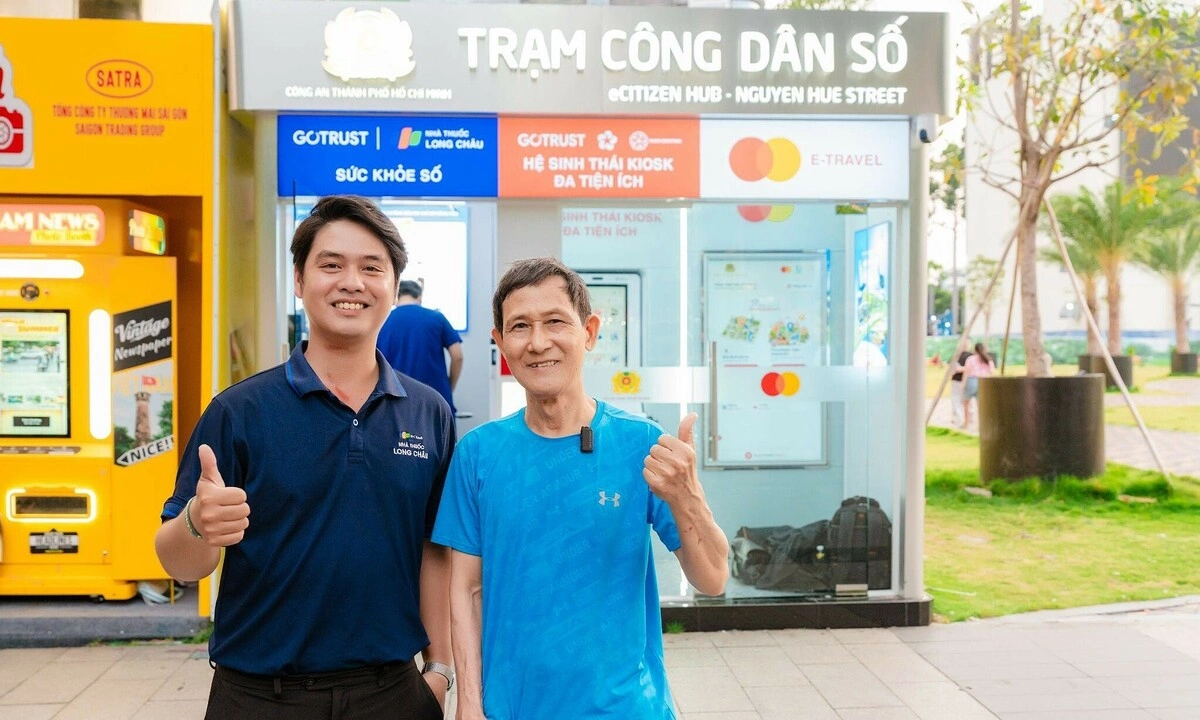 Trạm công dân số lần đầu có mặt tại phố đi bộ Nguyễn Huệ