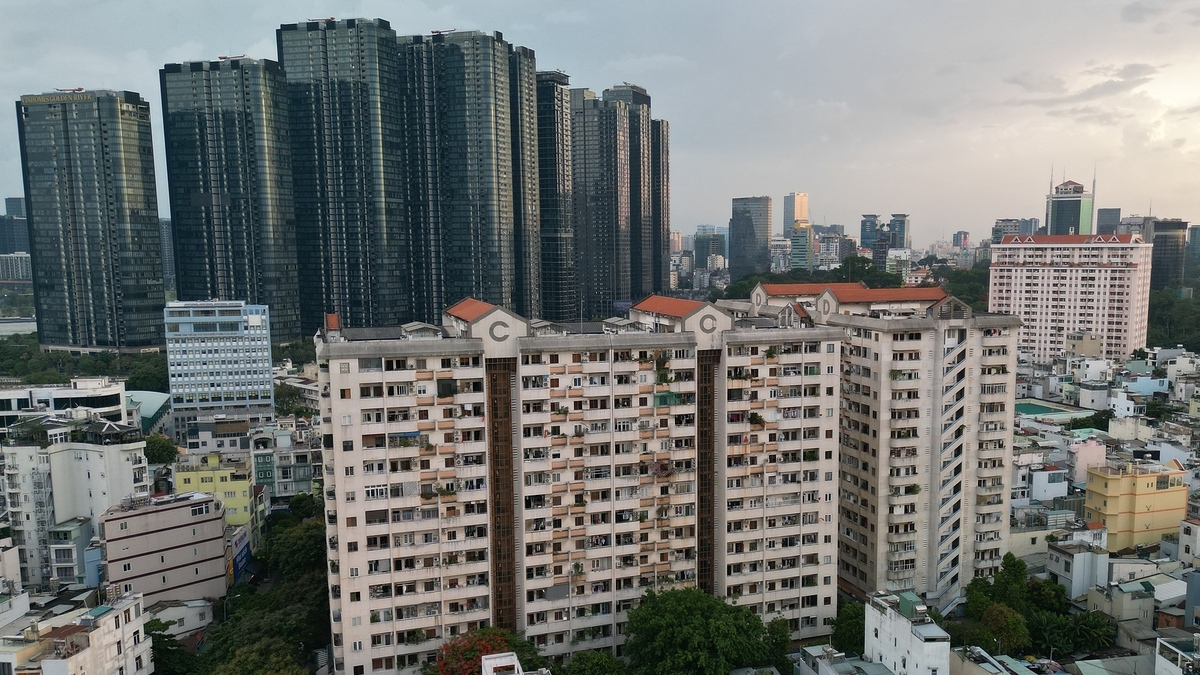 Xung đột từ thói quen mở cửa ở chung cư