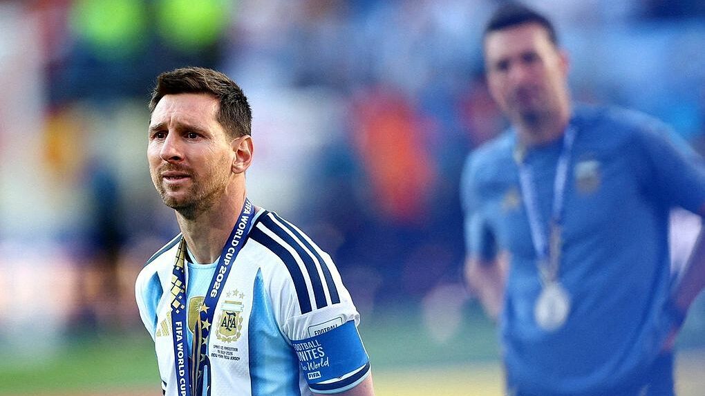 Trò đùa của phi công Tây Ban Nha khiến CĐV Argentina ăn mừng hụt
