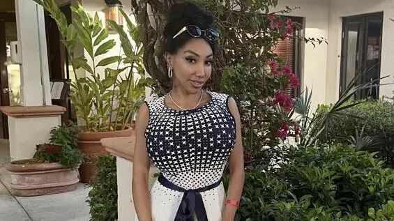 Cô gái cắt 6 xương sườn để có vòng eo búp bê Barbie
