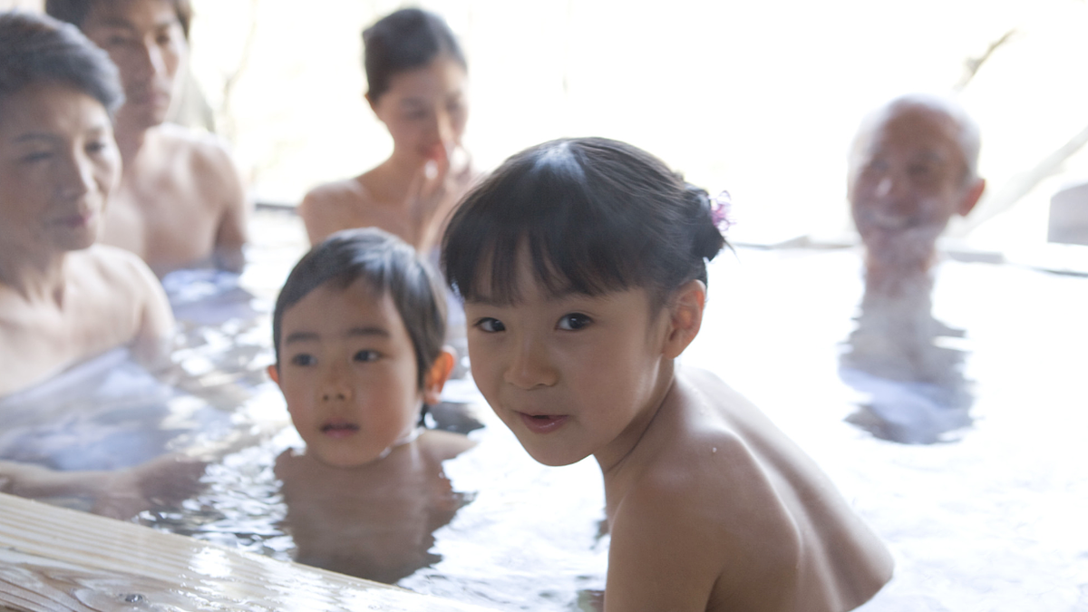 Vì sao người Nhật thích dùng chung nước tắm?