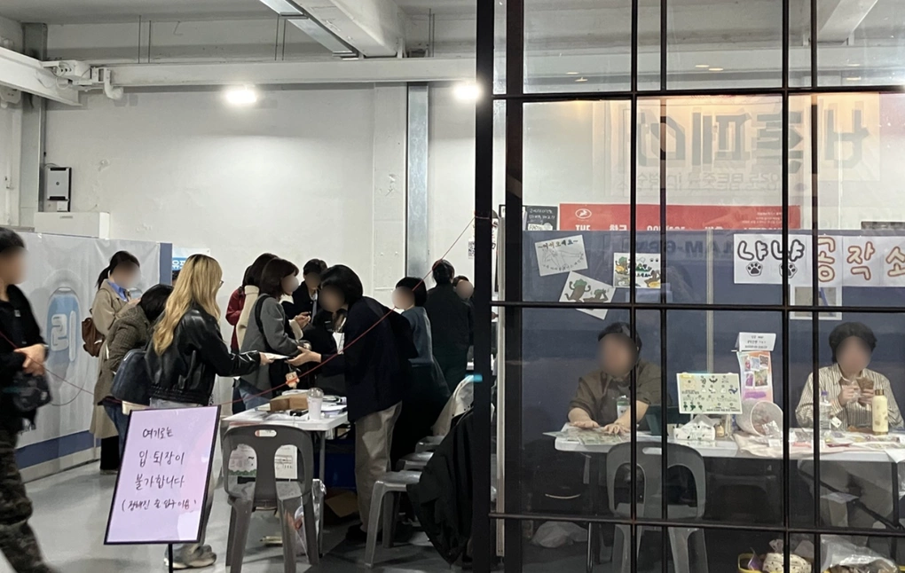 Hội chợ cho phụ nữ chọn không kết hôn ở Seongsu-dong, Seoul, Hàn Quốc. Ảnh: Oh My News