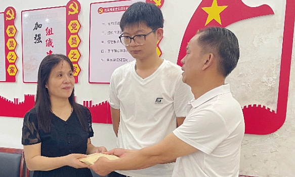 Nữ chủ quán mắc vạ sau khi cứu người