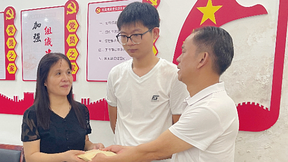 Nữ chủ quán mắc vạ sau khi cứu người