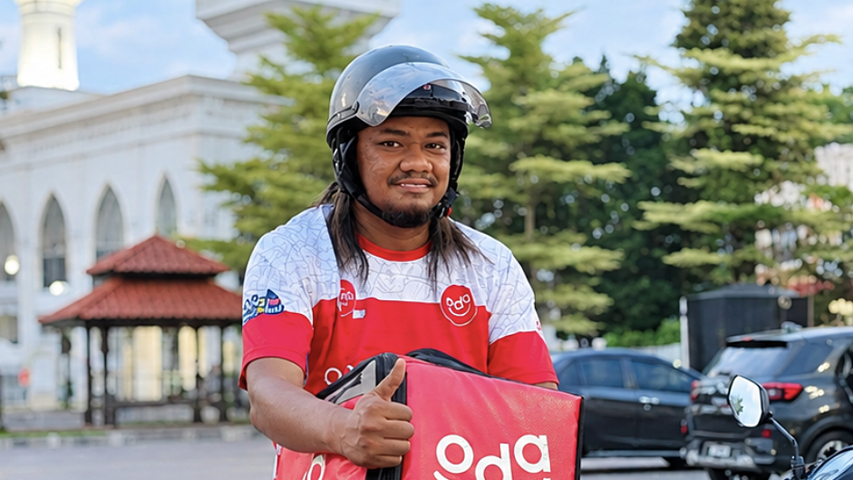 Từ CEO thành tài xế giao đồ ăn