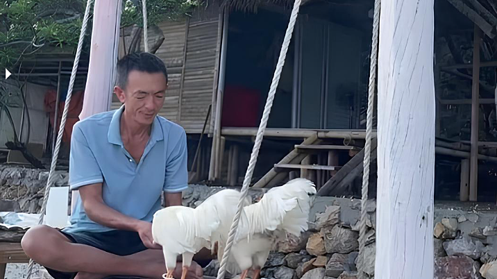 Người đàn ông Quảng Ninh ra đảo hoang sống kiểu Robinson