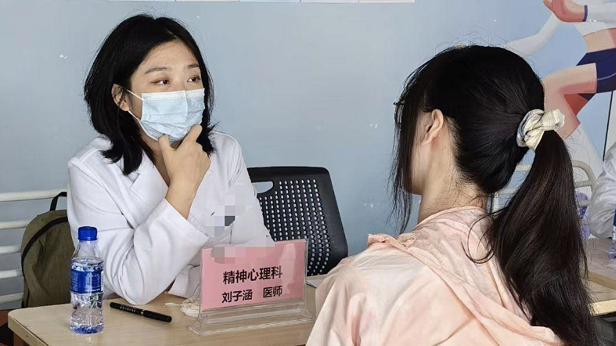 Nữ tiến sĩ y khoa nghỉ việc, đi làm shipper
