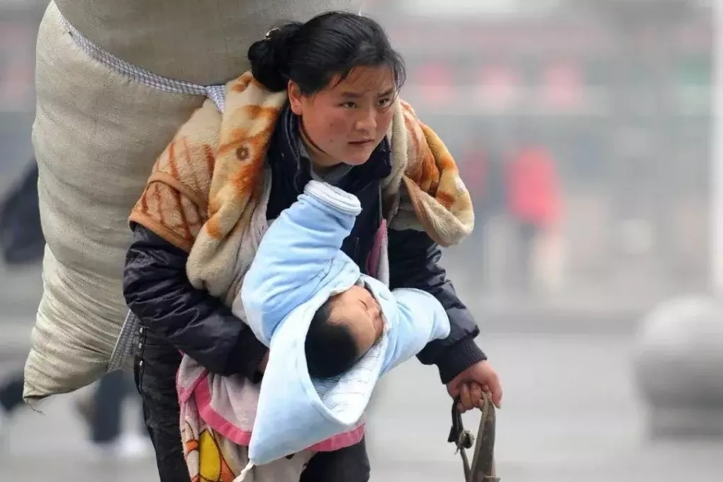 Nghịch lý 'con gái chăm sóc, con trai thừa kế': Bi kịch định kiến giới tại nông thôn Trung Quốc