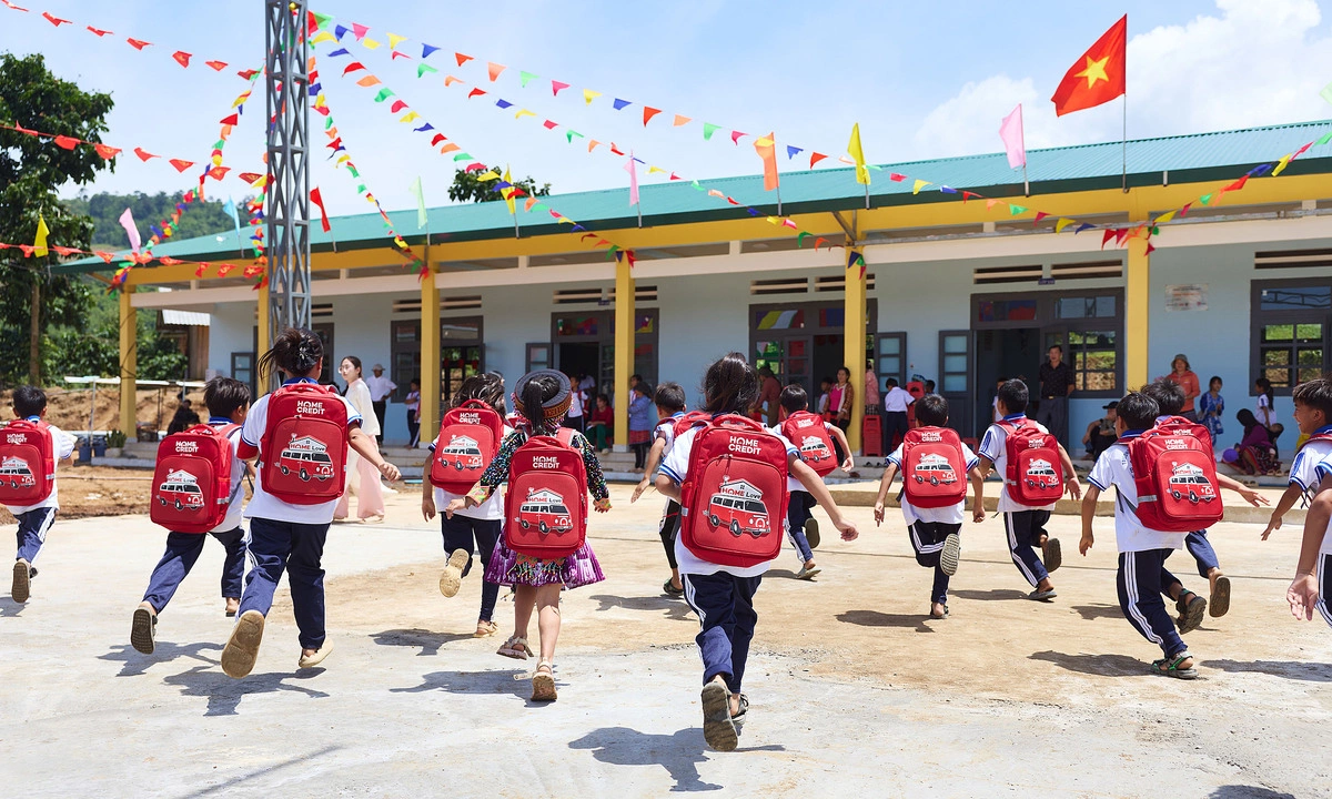 Home Credit builds classrooms for students in Lâm Đồng province